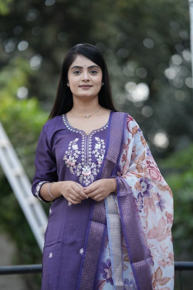 Purple Embroidery Kurta Set With Chanderi Silk Digital Duppata - Image 3