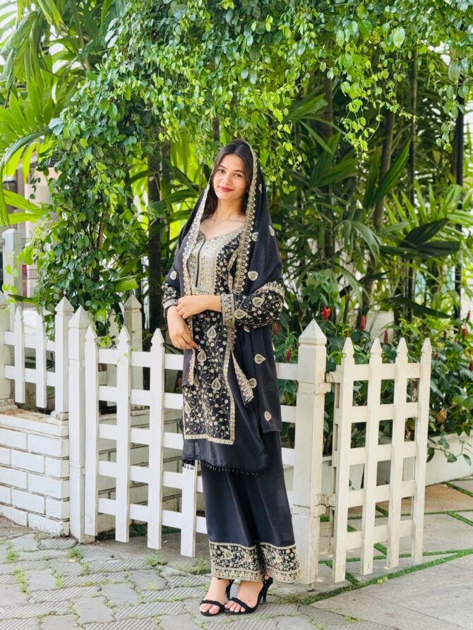 Pehnava Style Star Fox Gorgette Fancy Latkan Kurtieb Plazo Set - Image 4