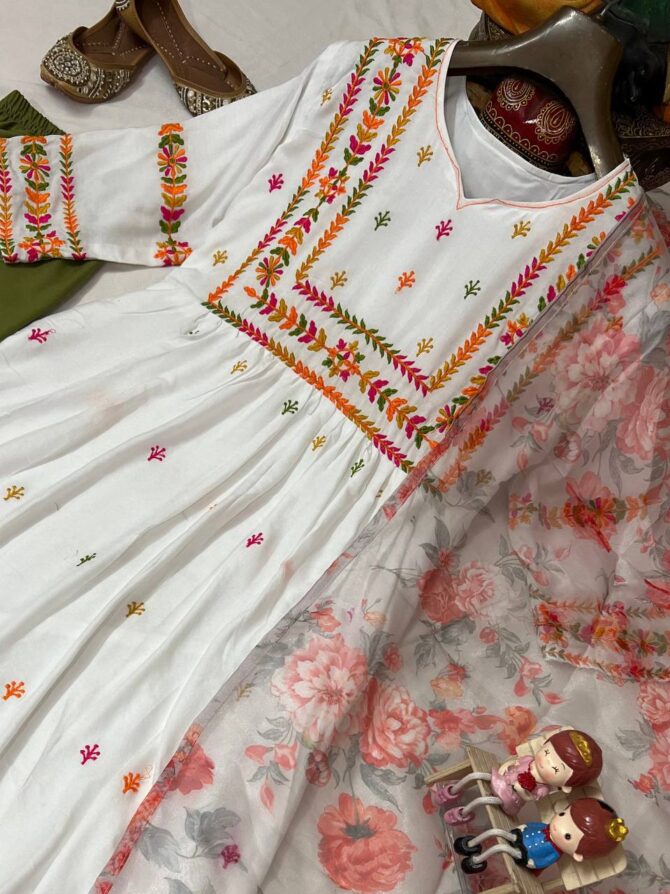 Pehnava Style Multy Color Thread Embroidery Work Kurtie Pant Set - Image 6