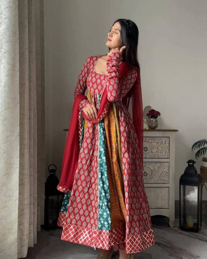 Pehnava Style Heavy Muslin Cotton With Digital Print Gown - Image 5