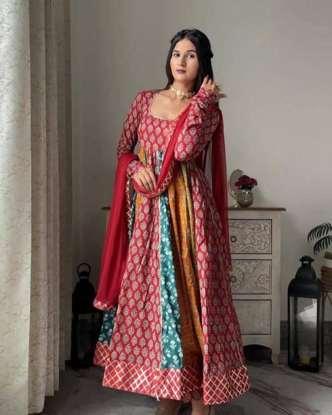 Pehnava Style Heavy Muslin Cotton With Digital Print Gown - Image 4