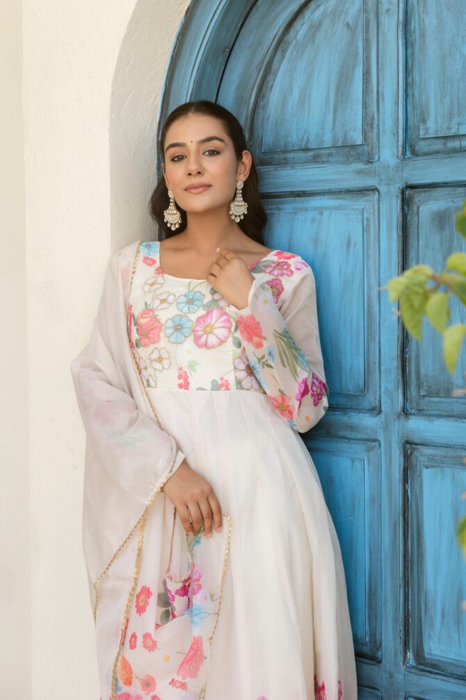 Pehnava Style Pure Soft Organza Silk Anarkali Pant & Dupatta - Image 8