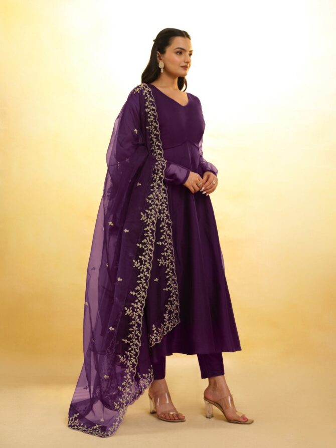 Pehnava Style Organza Hevay Embroidered Cotton Kurtie Set - Image 5