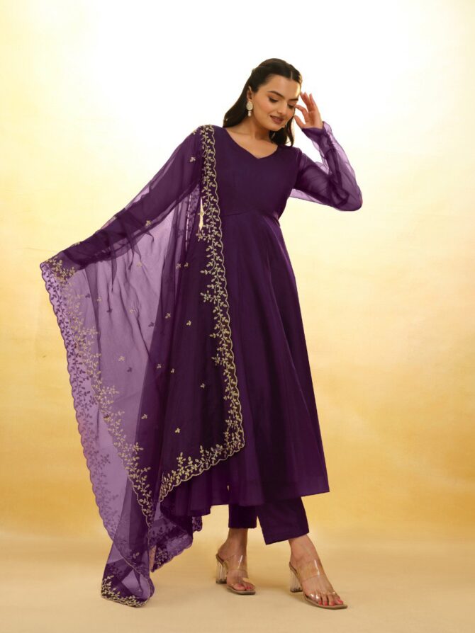 Pehnava Style Organza Hevay Embroidered Cotton Kurtie Set