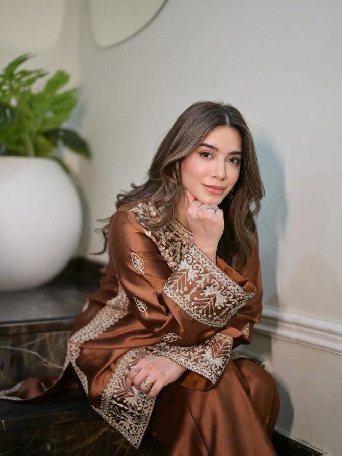 Pehnava Style Pure Chinon Silk With Embroidery Work Top Palazzo & Duppatta - Image 6