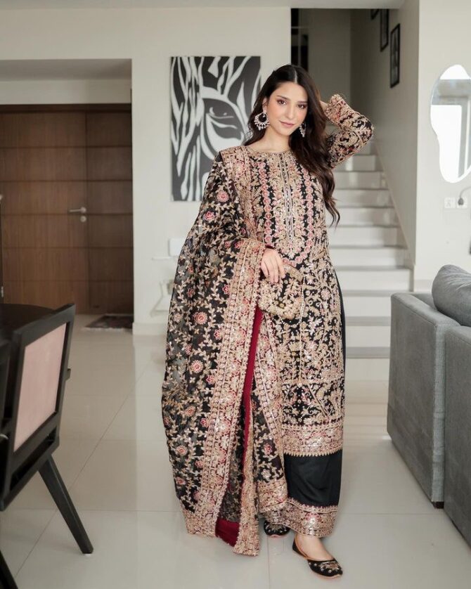 RAMSHA KHAN PAKISTANI HEAVY EMBROIDERY WORK KURTIE PANT SET WITH DUPPATTA