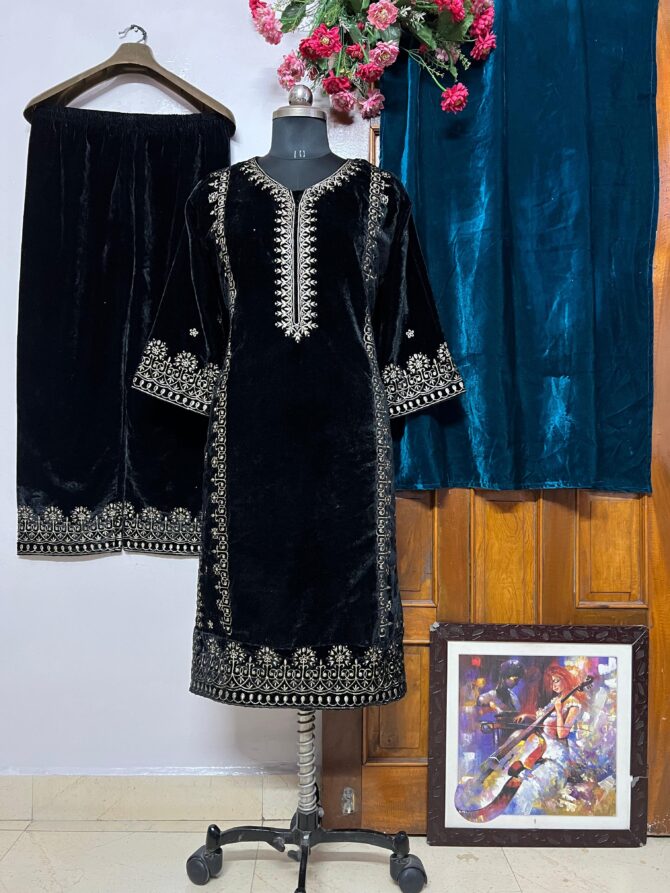 HEAVY VELVET KURTA & PANT (3-PIS SET) WITH BEAUTIFUL EMBROIDERY WORK - Image 5