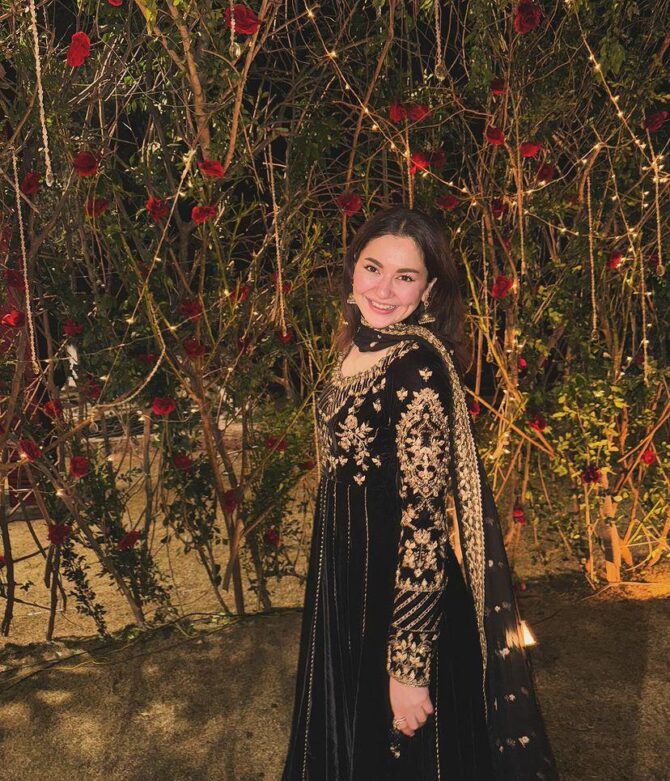 Hania Amir Pakistani Actress BEAUTIFUL BLACK COLOR LONG GOWN& DUPATTA SET WITH AMAZING SEQUINS EMBROIDERY WORK - Image 8