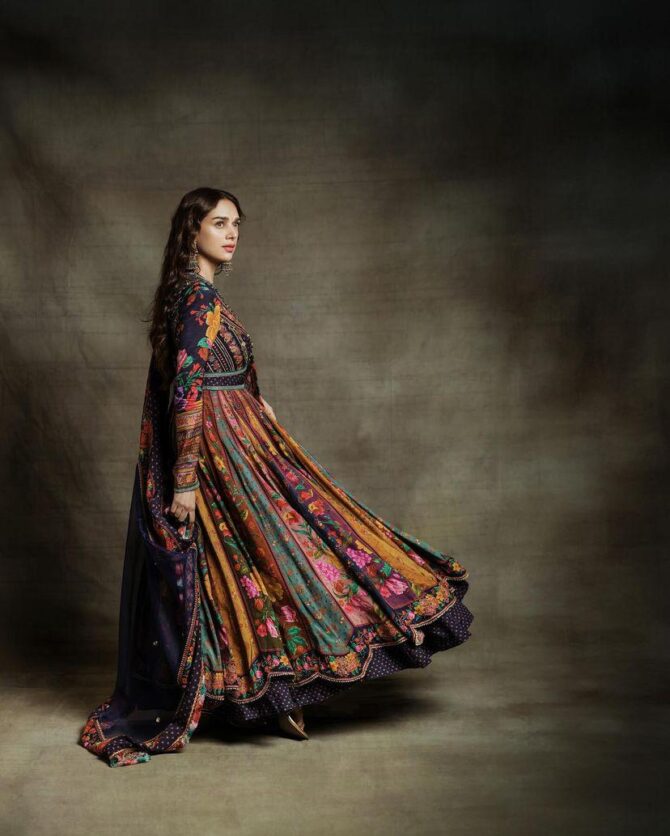 ADITIRAOHYDARI  FROM HEERAMANDI INSPIRED DESIGNER PRINTED GOWN - Image 9