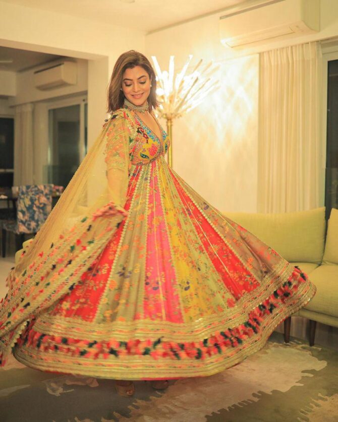 AVNEET KAUR & NISHA AGGARWAL INSPIRED DESIGNER  PRINTED ANARKALI GOWN - Image 3