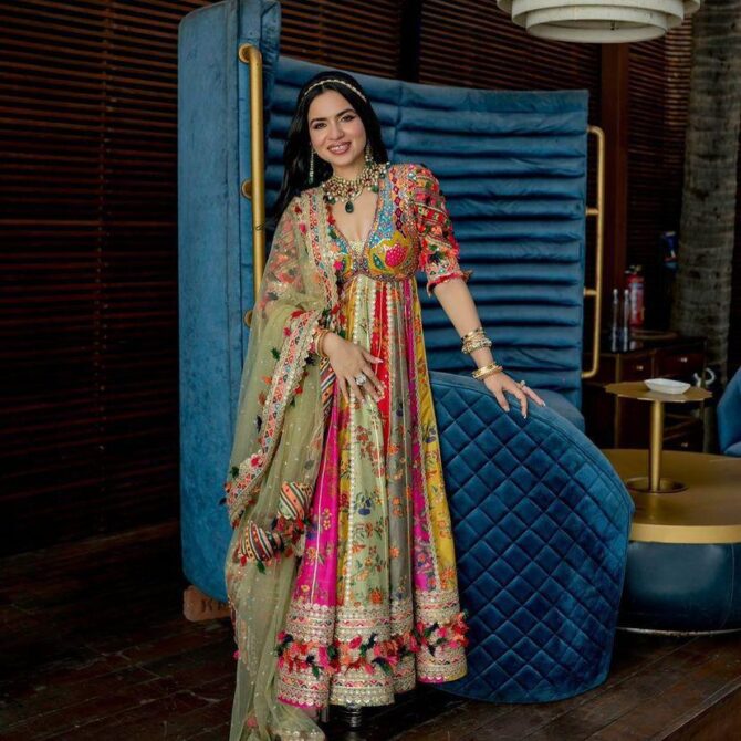 AVNEET KAUR & NISHA AGGARWAL INSPIRED DESIGNER  PRINTED ANARKALI GOWN - Image 8