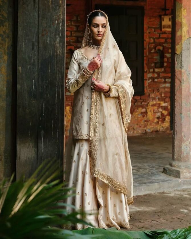 ENHANCE THE BEAUTY OF YOUR WARDROBE KURTI PLAZZO SET WITH BEAUTIFUL ORGANZA SILK DUPATTA - Image 3