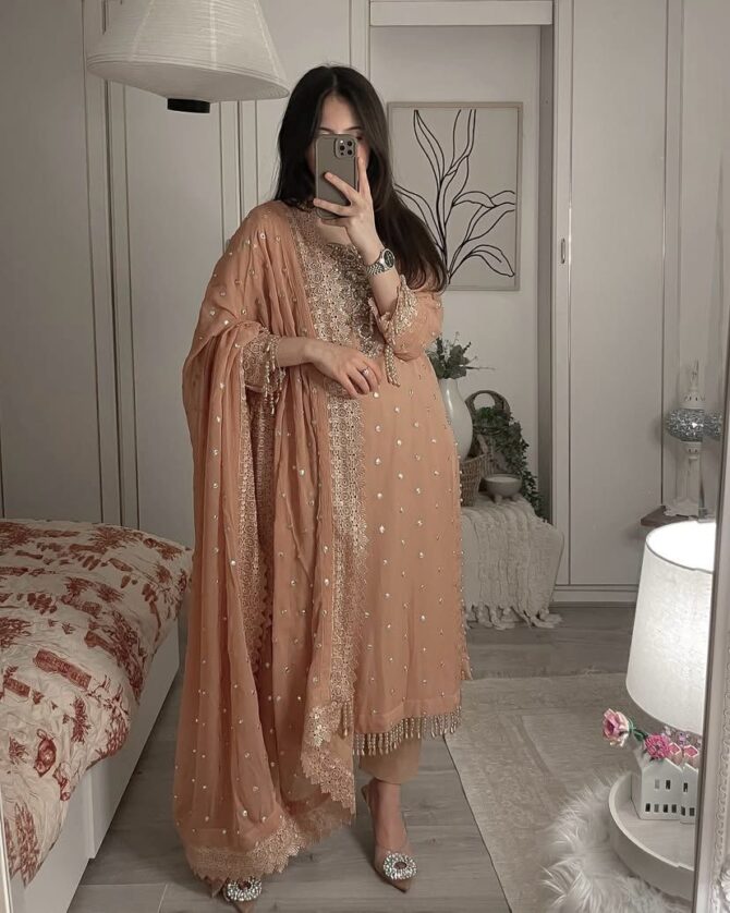 ENHANCE THE BEAUTY OF YOUR WARDROBE WITH THIS NEWLY LAUNCHED KURTI PANT SET - Image 3