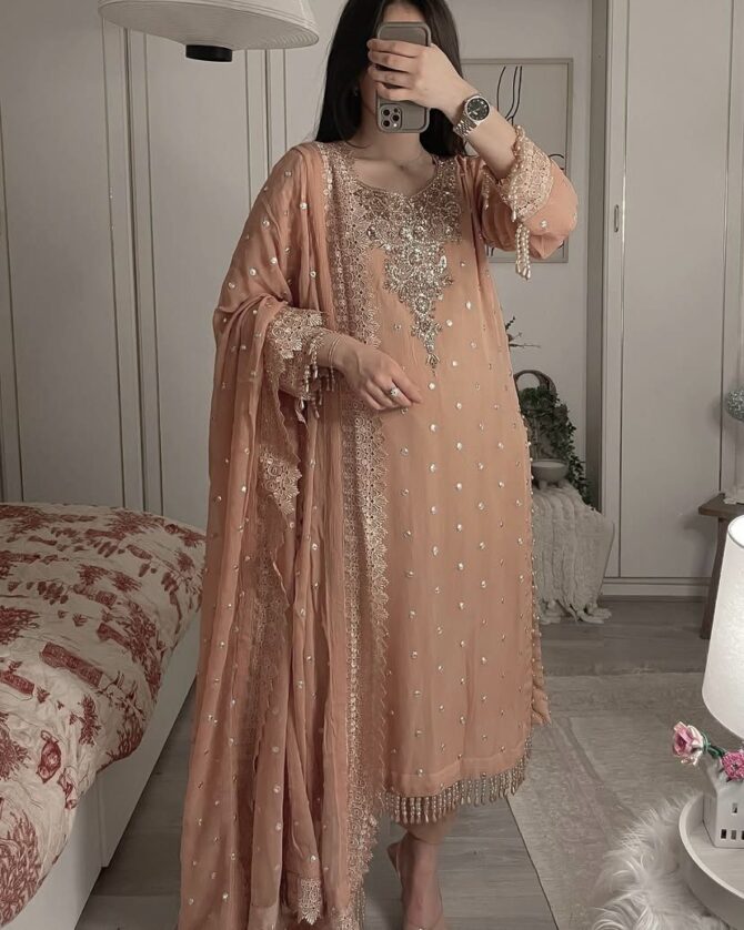 ENHANCE THE BEAUTY OF YOUR WARDROBE WITH THIS NEWLY LAUNCHED KURTI PANT SET