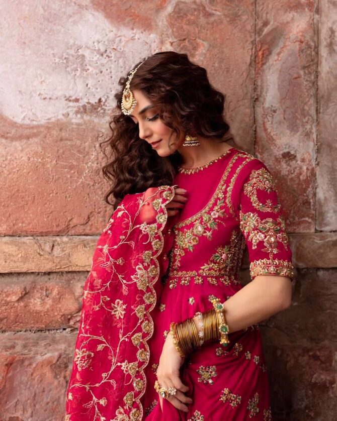 PRESENTING NEW ĐĚSIGNER ANARKALI GOWN WITH SEQUINS & ZARI &THREAD EMBROIDERY WORK WITH ELEGANT DUPATTA SET - Image 5