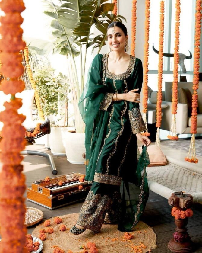 Pehnava StyleChinnon silk Zari Embroidery Work Kurtie Set - Image 4
