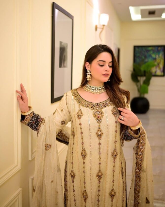 Pehnava Style Zari & Sequins Embroidery Work Kurtie Set - Image 2