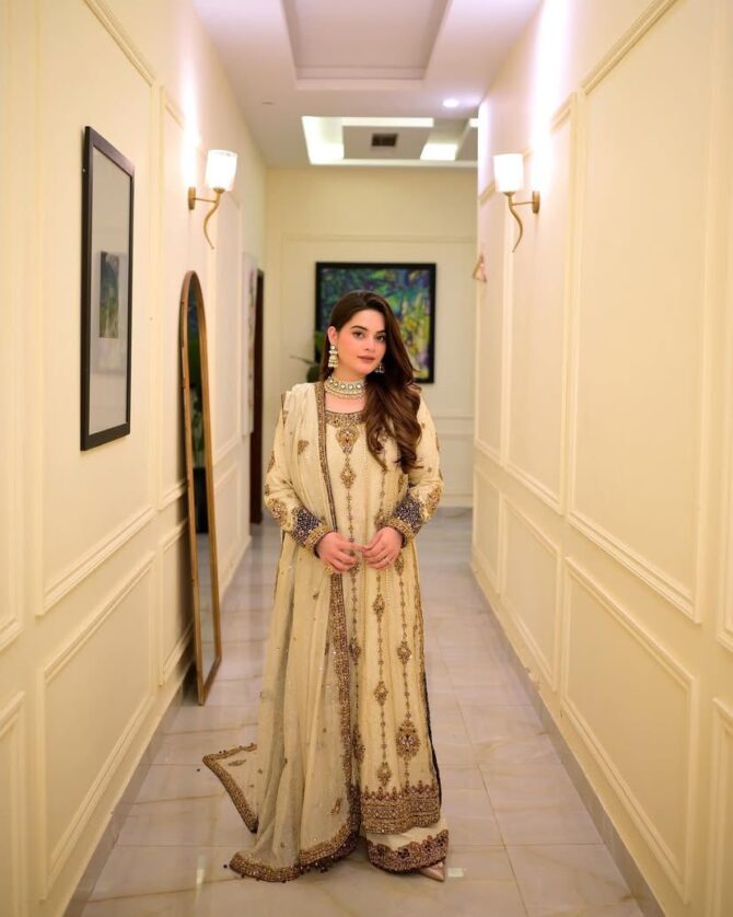 Pehnava Style Zari & Sequins Embroidery Work Kurtie Set