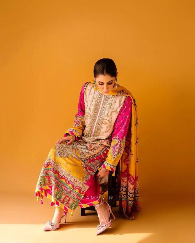 Pehnava Style Muslin Cotton Digital Printed Hand Work Pakistani Suit - Image 5
